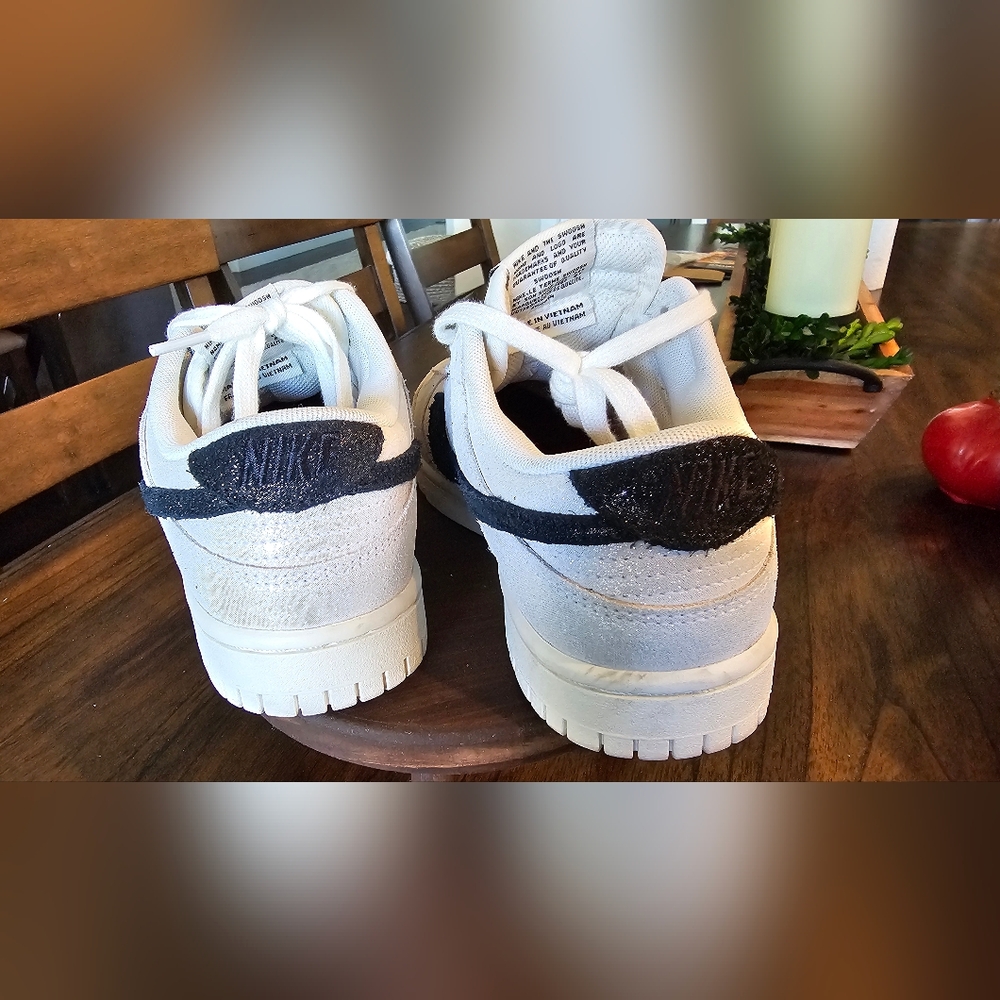 Women's Nike Dunk Low SE Casual Shoes - Picture 5 of 8